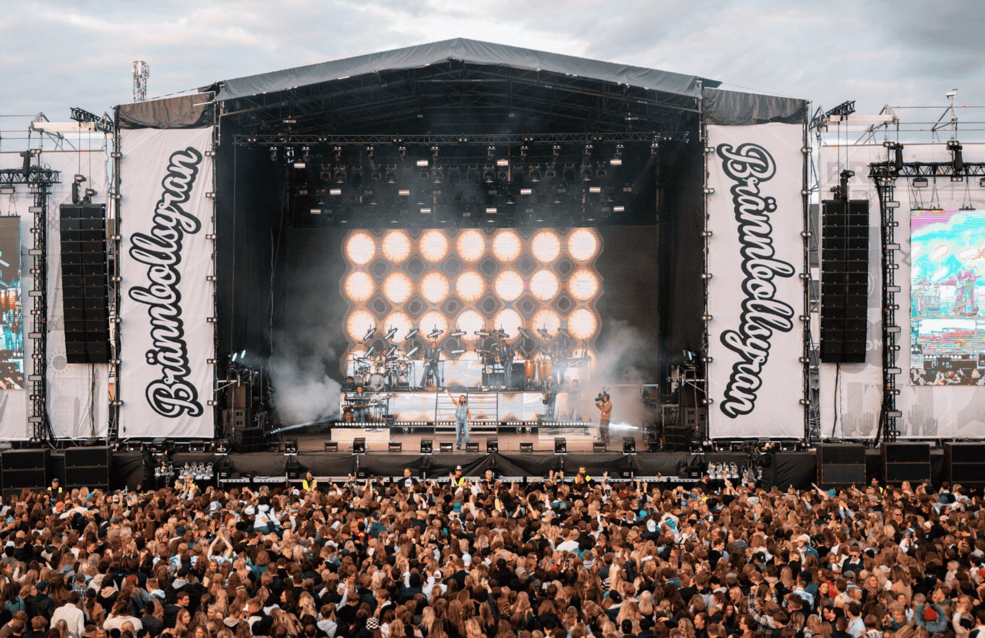 Musik. människor. scen