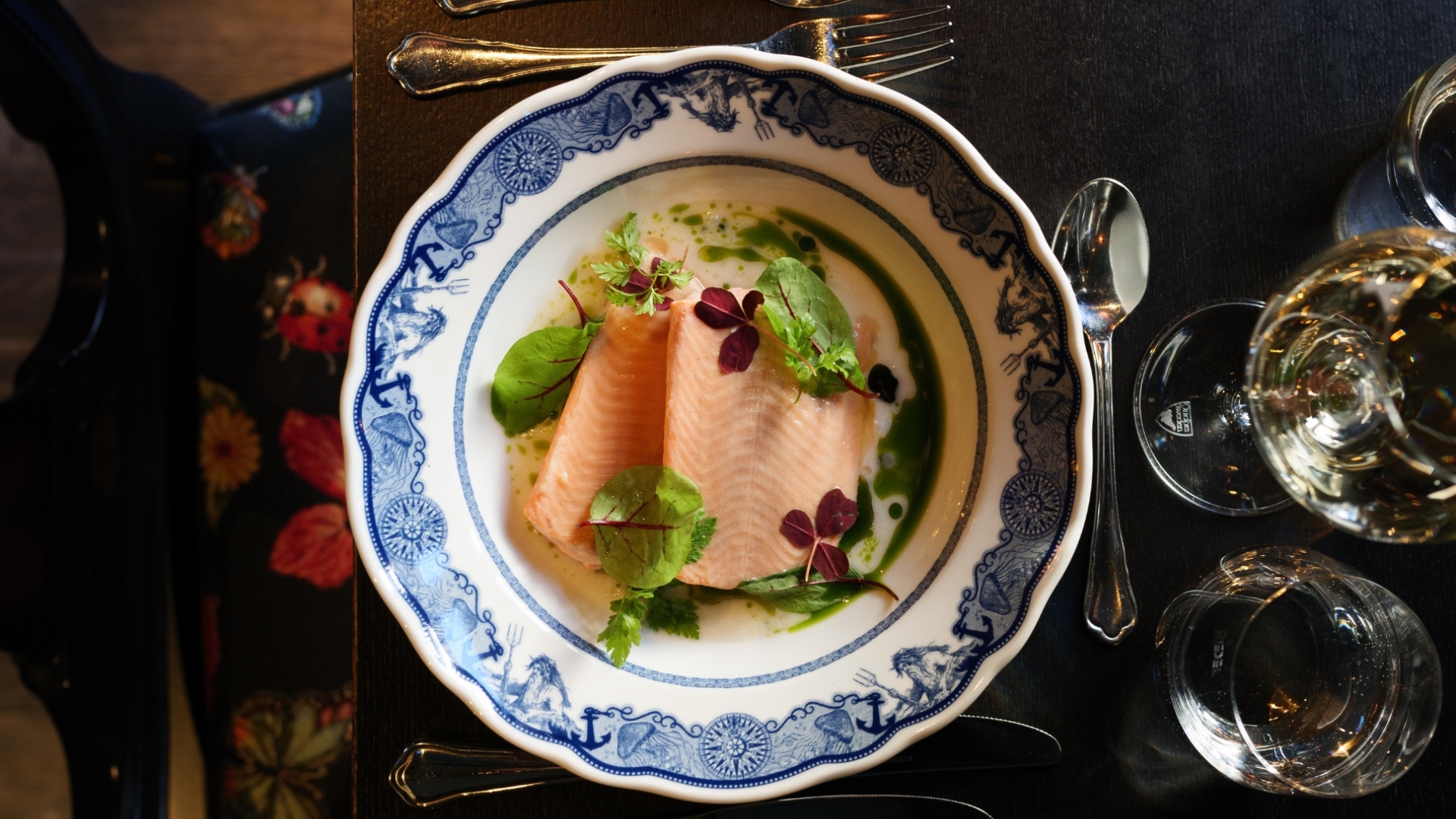 Mat på tallrik, restaurang