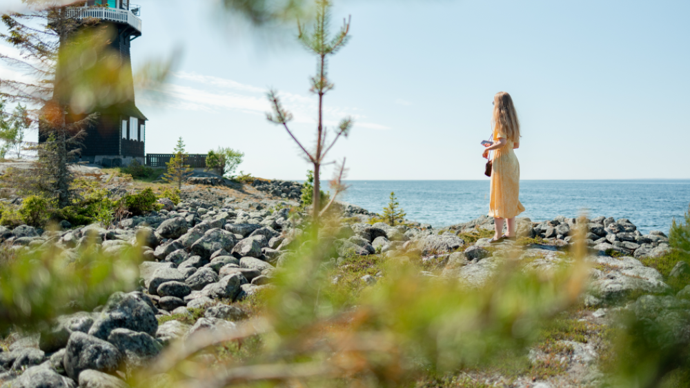 Kvinna vid havet