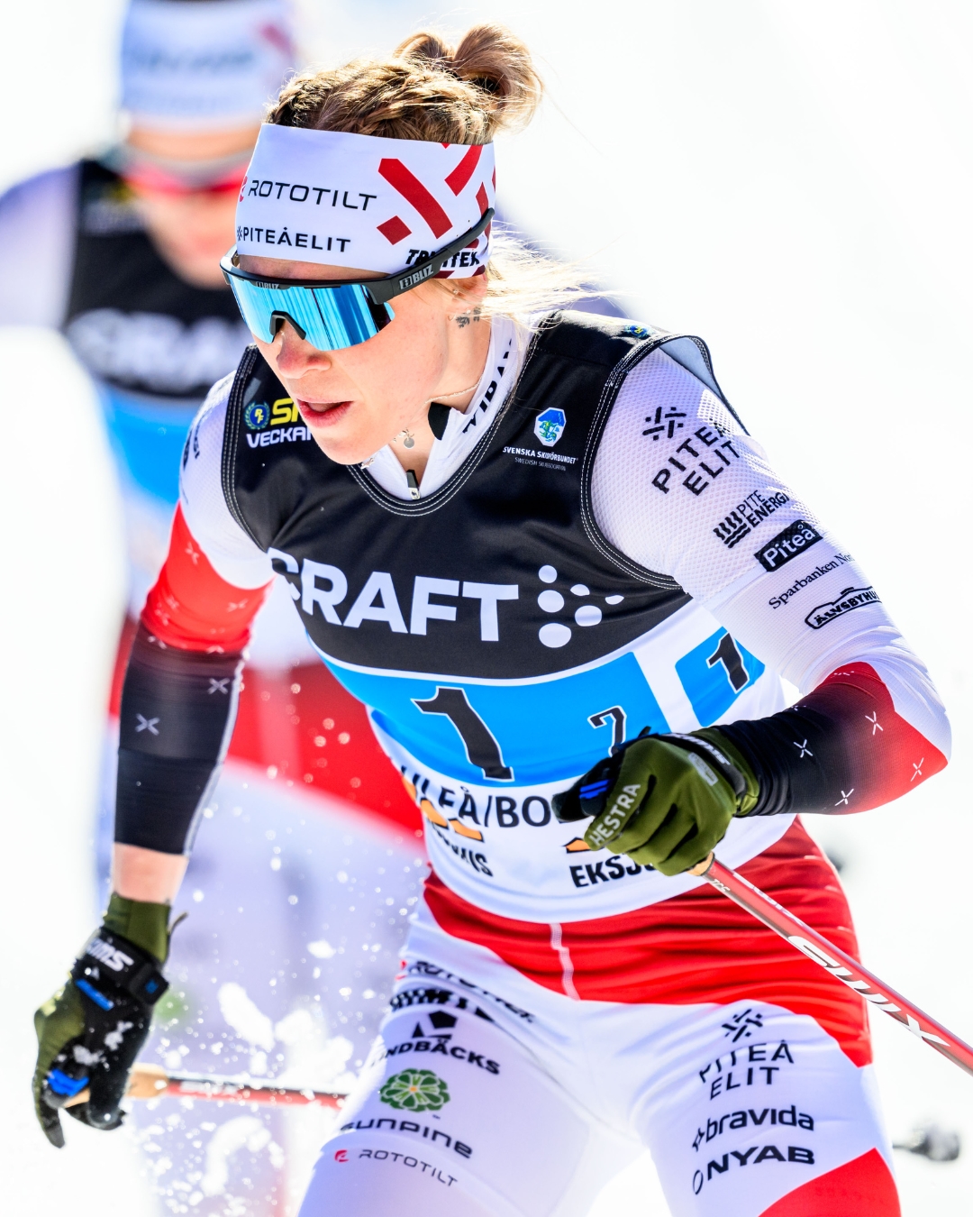 skidåkare i spåret