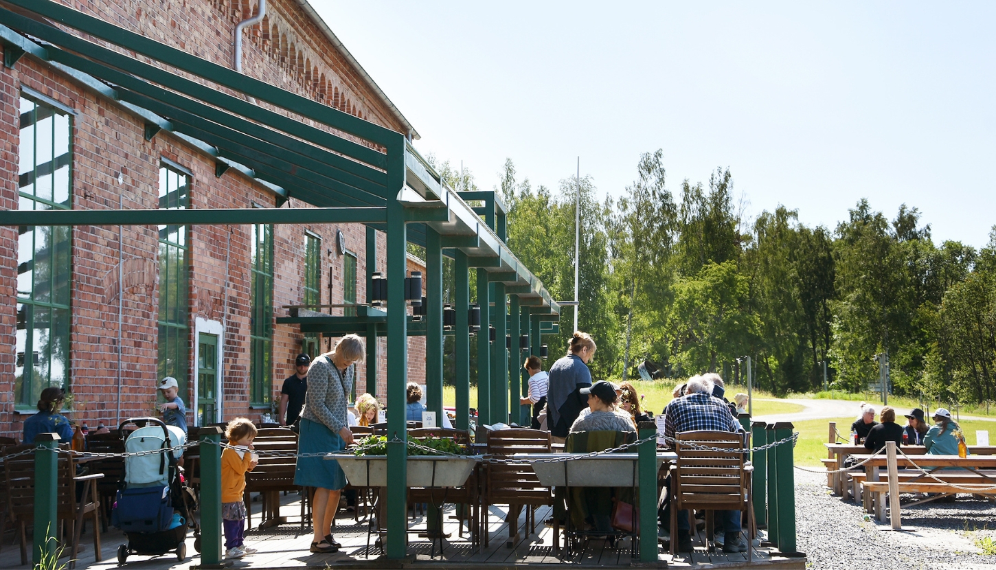 Kafe med gäster
