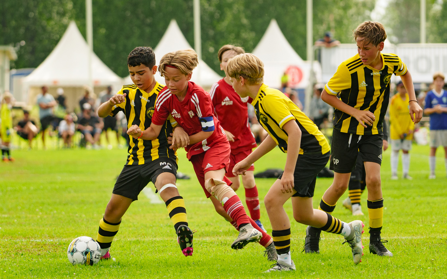 BAnr som spelar fotboll