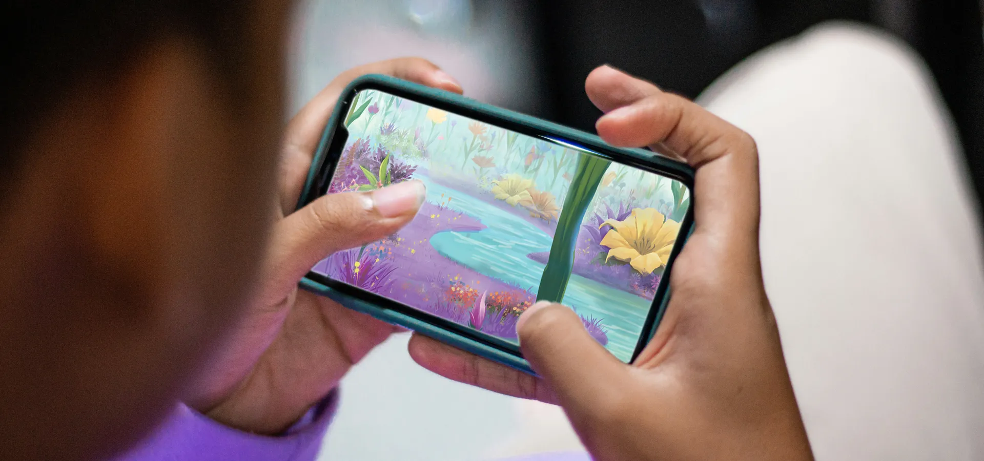 Barn med mobiltelefon