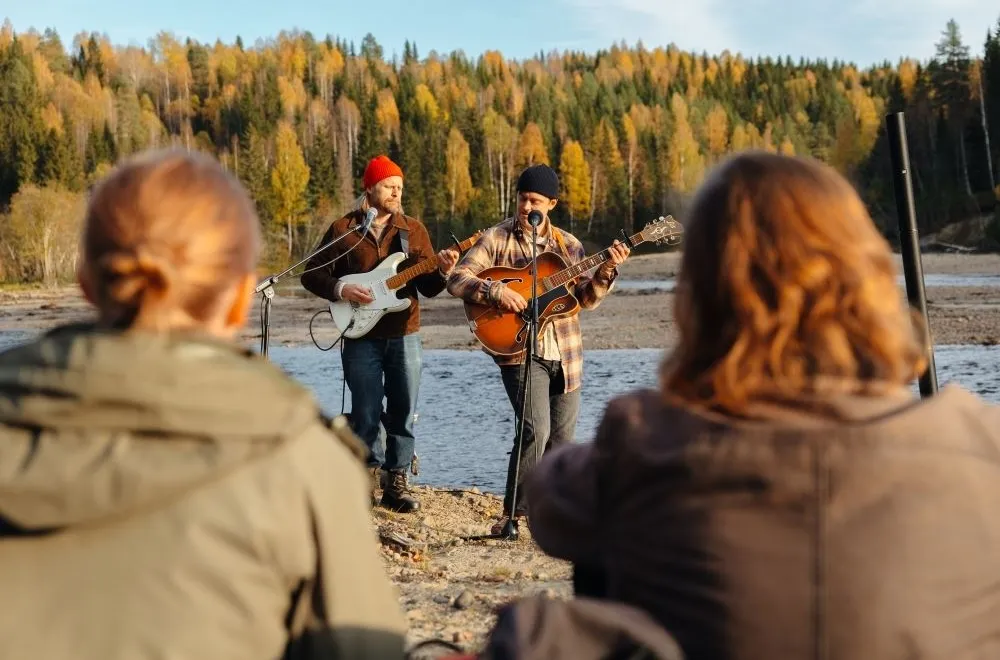 Secret concert in the woods - Hide n' Seek 
