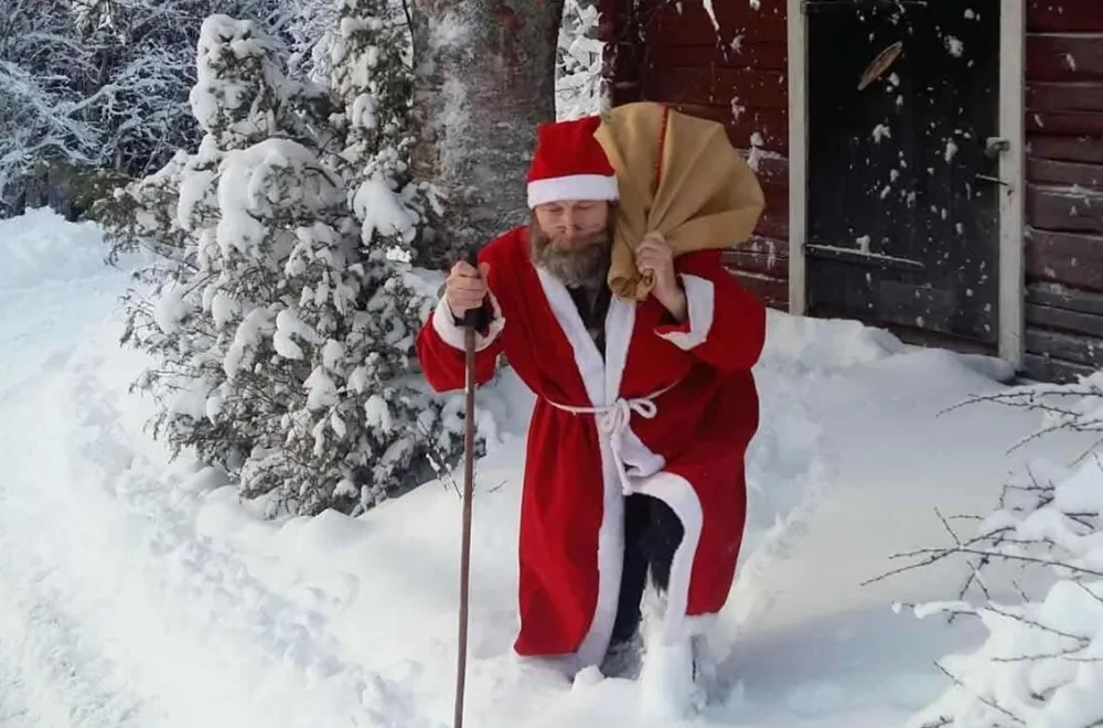 Meet Santa at Hamptjärnsstugan
