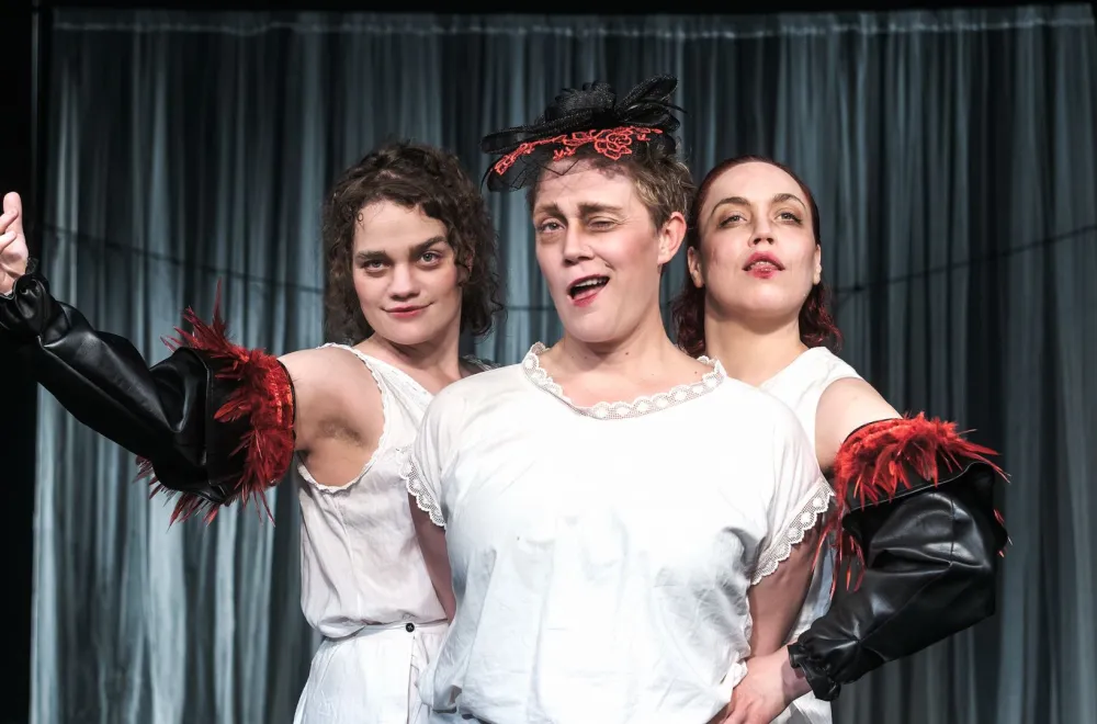 Lunch- & dinner theatre: Pelikanen