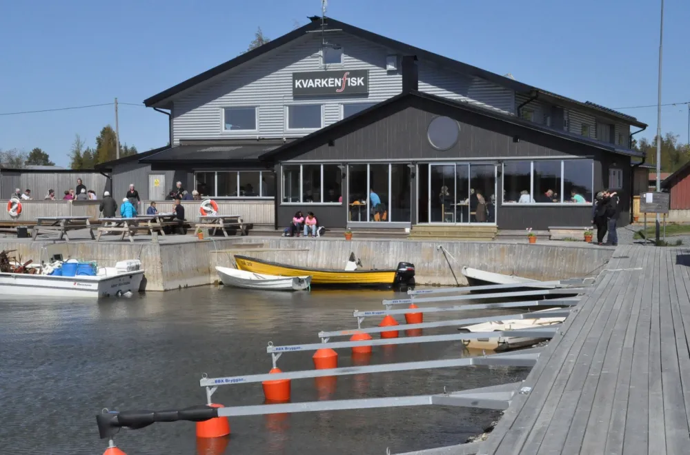 Boathouses & motorhome park