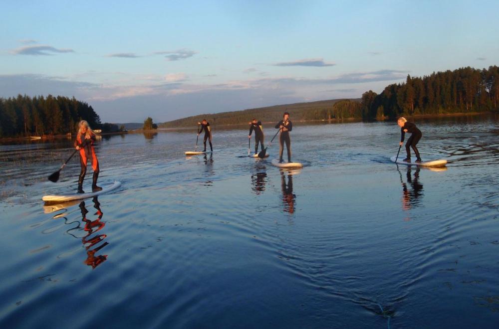 Stand up paddling with Aurora Borealis Adventure