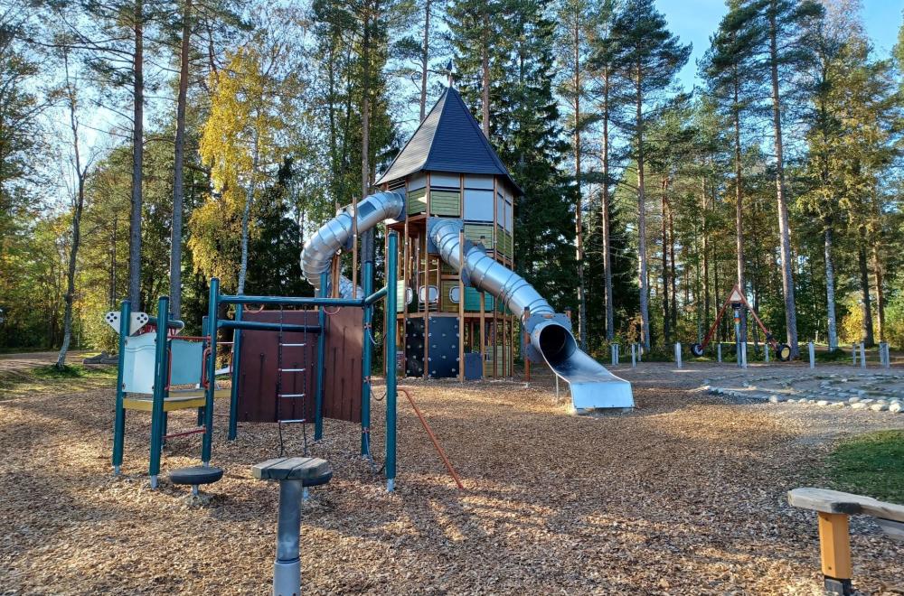 Tomtebo Äventyrslekpark (adventure playground)