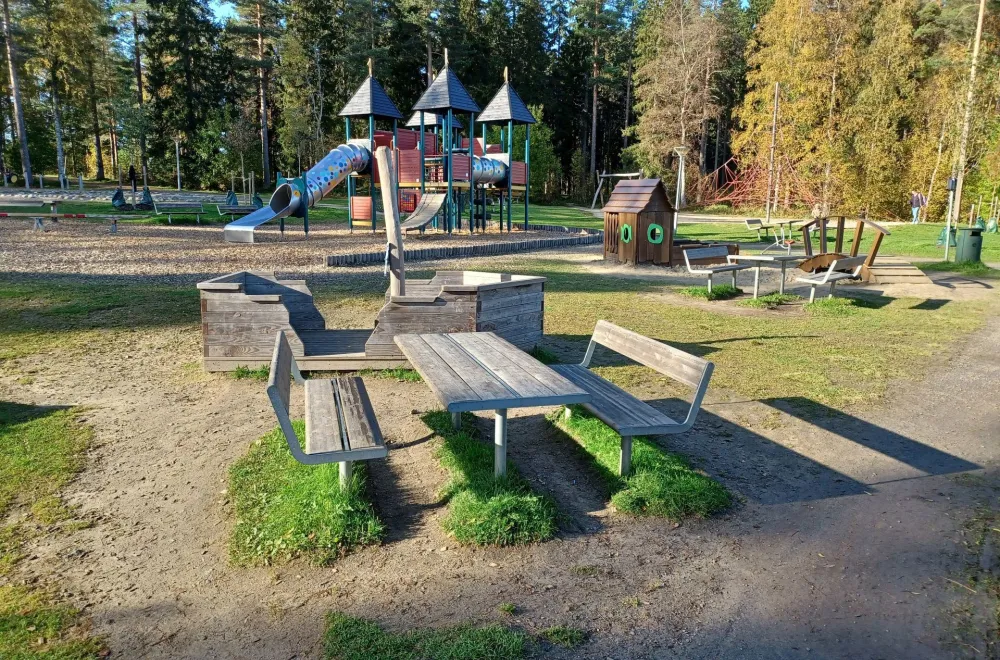 Tomtebo Äventyrslekpark (adventure playground)