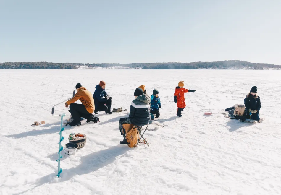 Isfiske. Familj