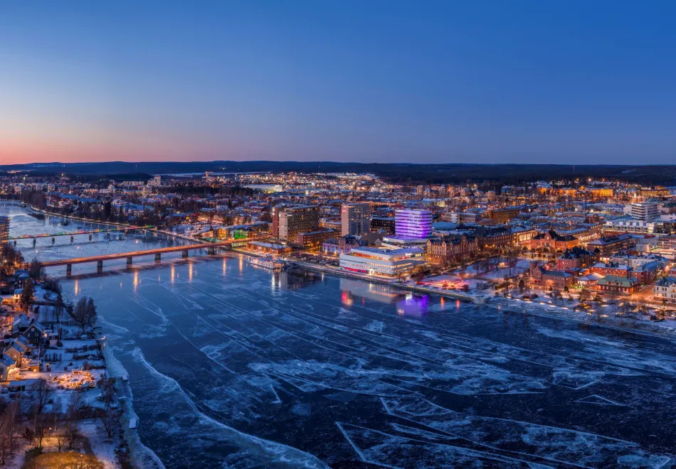 Drönarbild över umeå vintertid